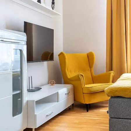 Lejlighed Grzegorzki - Main Station & Parks Nearby - By Rentujemy