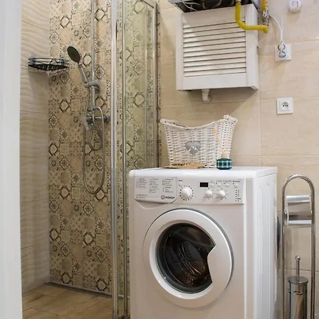 Grzegorzki - Main Station & Parks Nearby - By Rentujemy